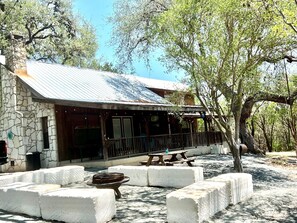 Outdoor dining - Hidden Jewel near the Frio (Concan)