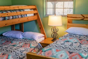 1 bedroom, WiFi, bed sheets - Nestled in the Canyon Oaks Subdivision (Concan)