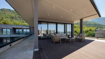 Honeymoon Penthouse, Hot Tub, Bay View | Terrace/patio