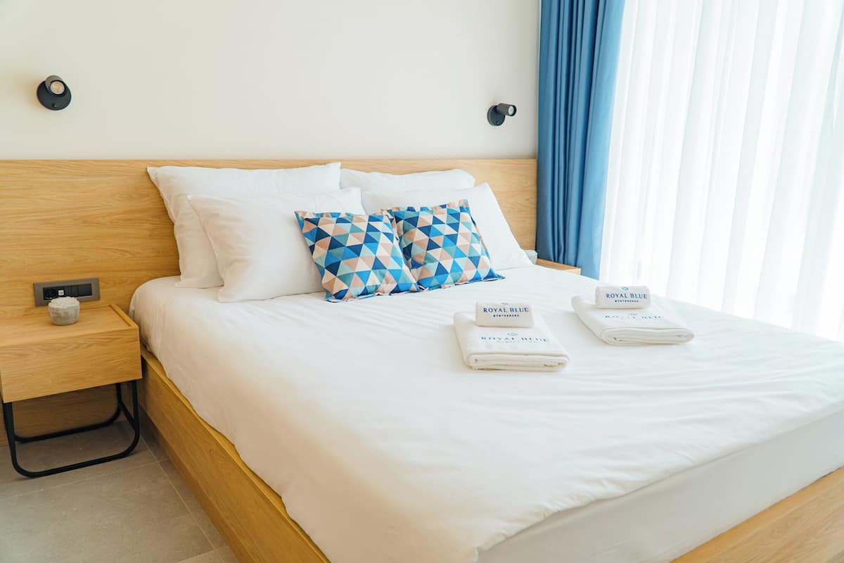 1 bedroom, minibar, desk, blackout drapes