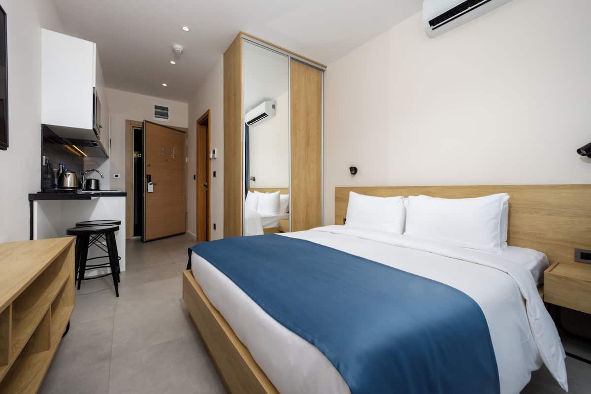 1 bedroom, minibar, desk, blackout drapes