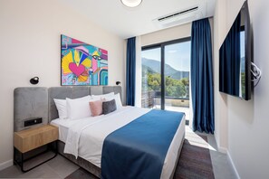 Honeymoon Penthouse, Hot Tub, Bay View | Memory-foam beds, minibar, desk, blackout curtains