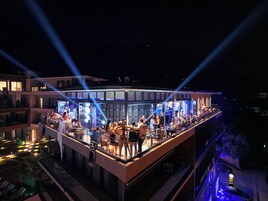 Breakfast served, pool views 