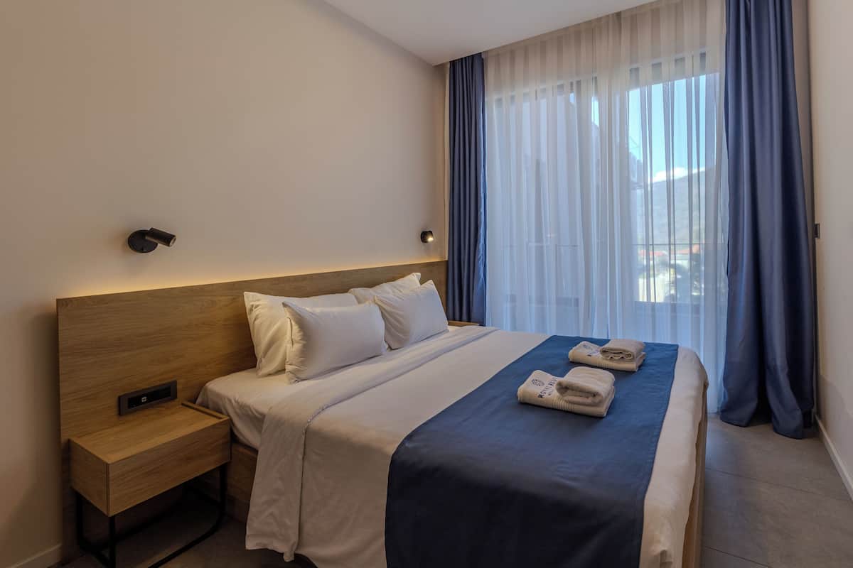 Premium Apartment, 3 Bedrooms, Balcony | Premium bedding, memory foam beds, minibar, desk