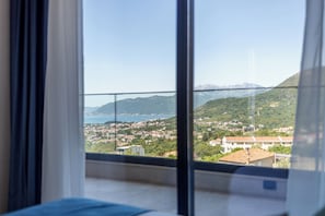 Honeymoon Penthouse, Hot Tub, Bay View | Beach/ocean view