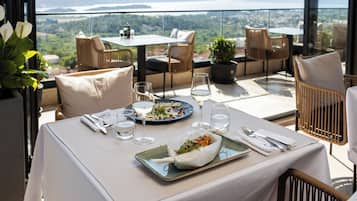Se sirven desayunos (con vistas a la piscina)