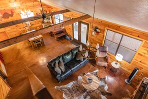 TV - Quaint home nestled in the heart of Concan Texas! (Concan)