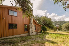 Property grounds - Quaint home nestled in the heart of Concan Texas! (Concan)