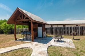 Property grounds - Great Vacation home with Pool and Cantina (Concan)