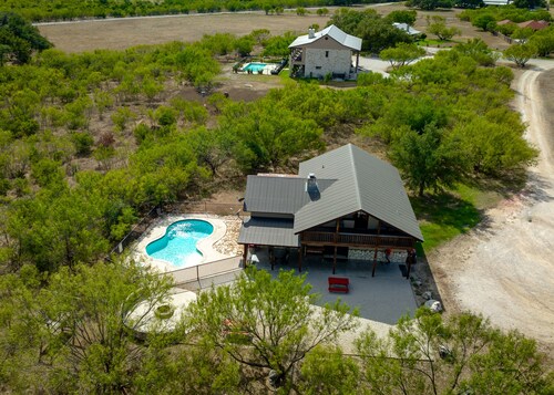 Spacious home located in Mountain Valley