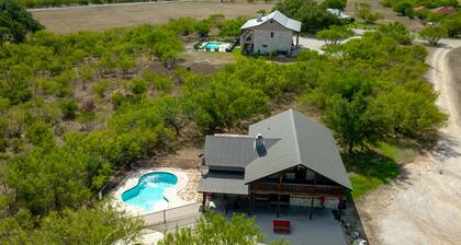 Spacious home located in Mountain Valley