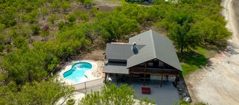 Spacious home located in Mountain Valley
