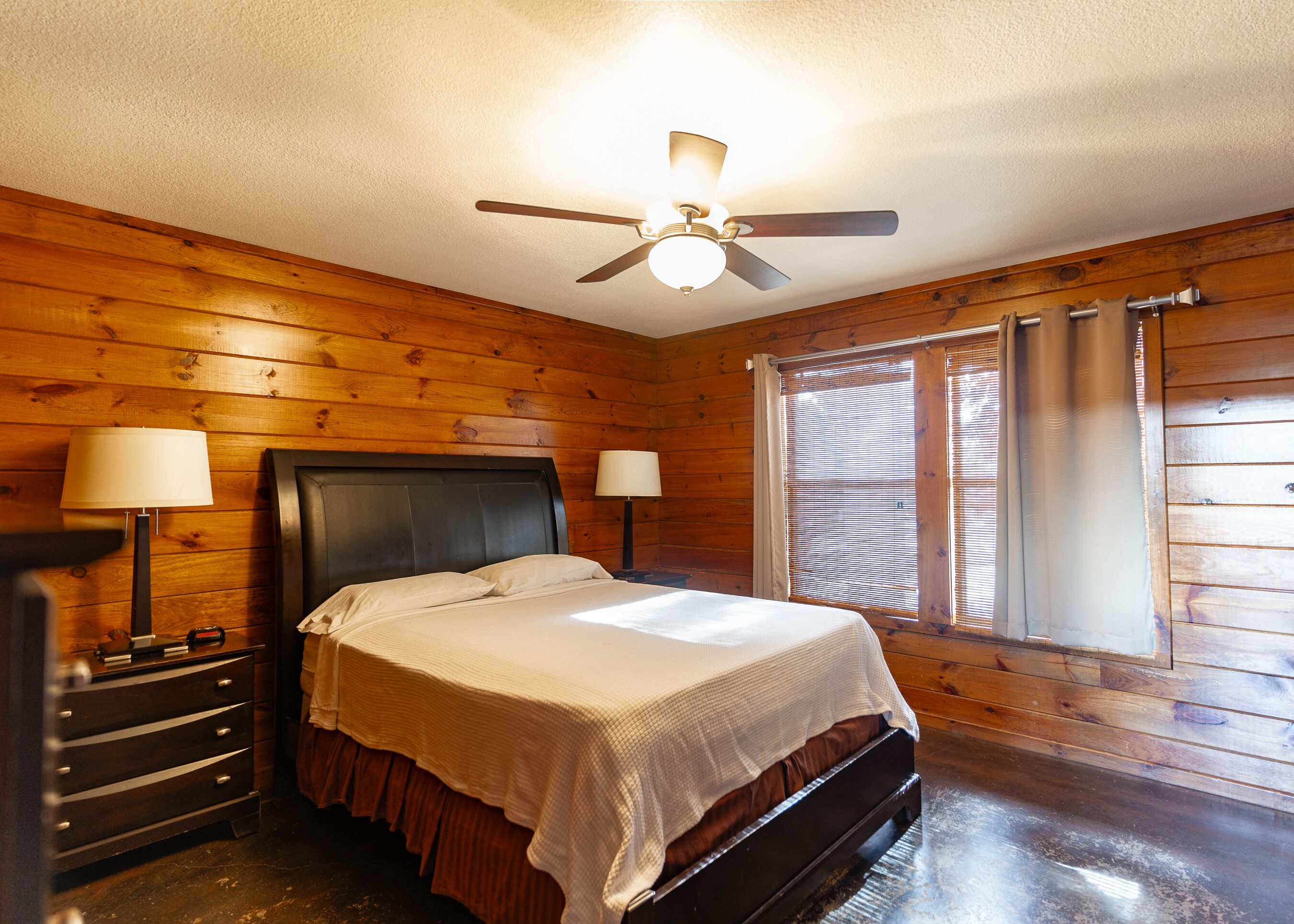 Large Lodge located in Mountain Valley