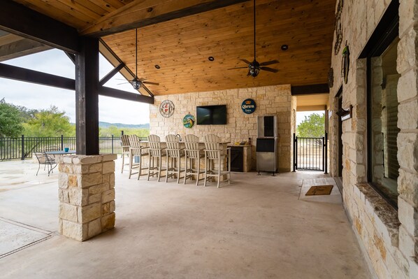 Terrace/patio - Beautiful Vacation Home with GREAT amenities (Concan)