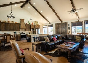 Smart TV - Custom Home located in the beautiful Golf Club of Texas (Concan)