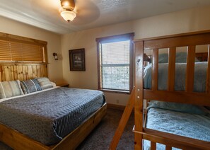 5 bedrooms, WiFi, bed sheets