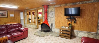 Quaint cabin located on the Frio River