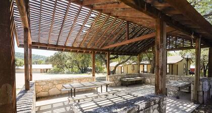 Quaint cabin located near the Frio River