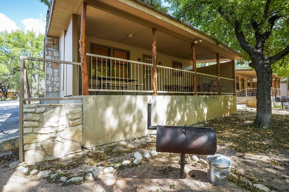 River Front cabin with access to shared pool!