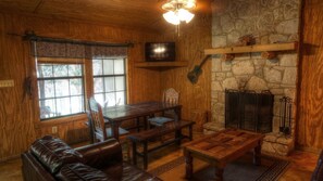 TV, fireplace