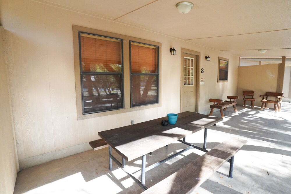 Walking distance to the Frio River, access to shared pool