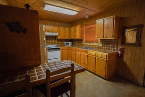 Fridge, microwave, oven, stovetop - Walking distance to the Frio River, access to shared pool (Concan)