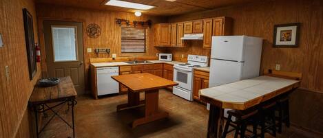 冰箱、微波炉、烤箱、炉灶