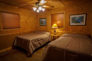 3 bedrooms, WiFi, bed sheets - Riverfront cabin with access to shared pool! (Concan)