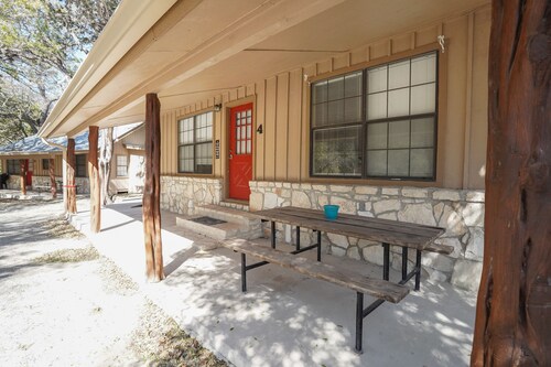 Frio Country Resort - Within walking distance to the Frio River!