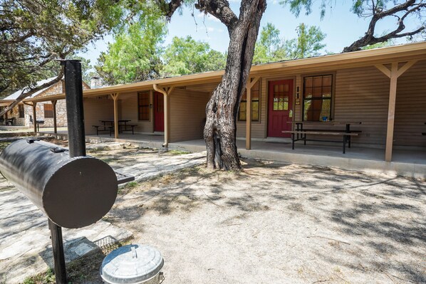 Outdoor dining - Frio Country Resort - Within walking distance to the Frio River! (Concan)