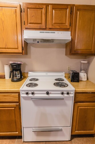 Frio Country Resort - Within walking distance to the Frio River!