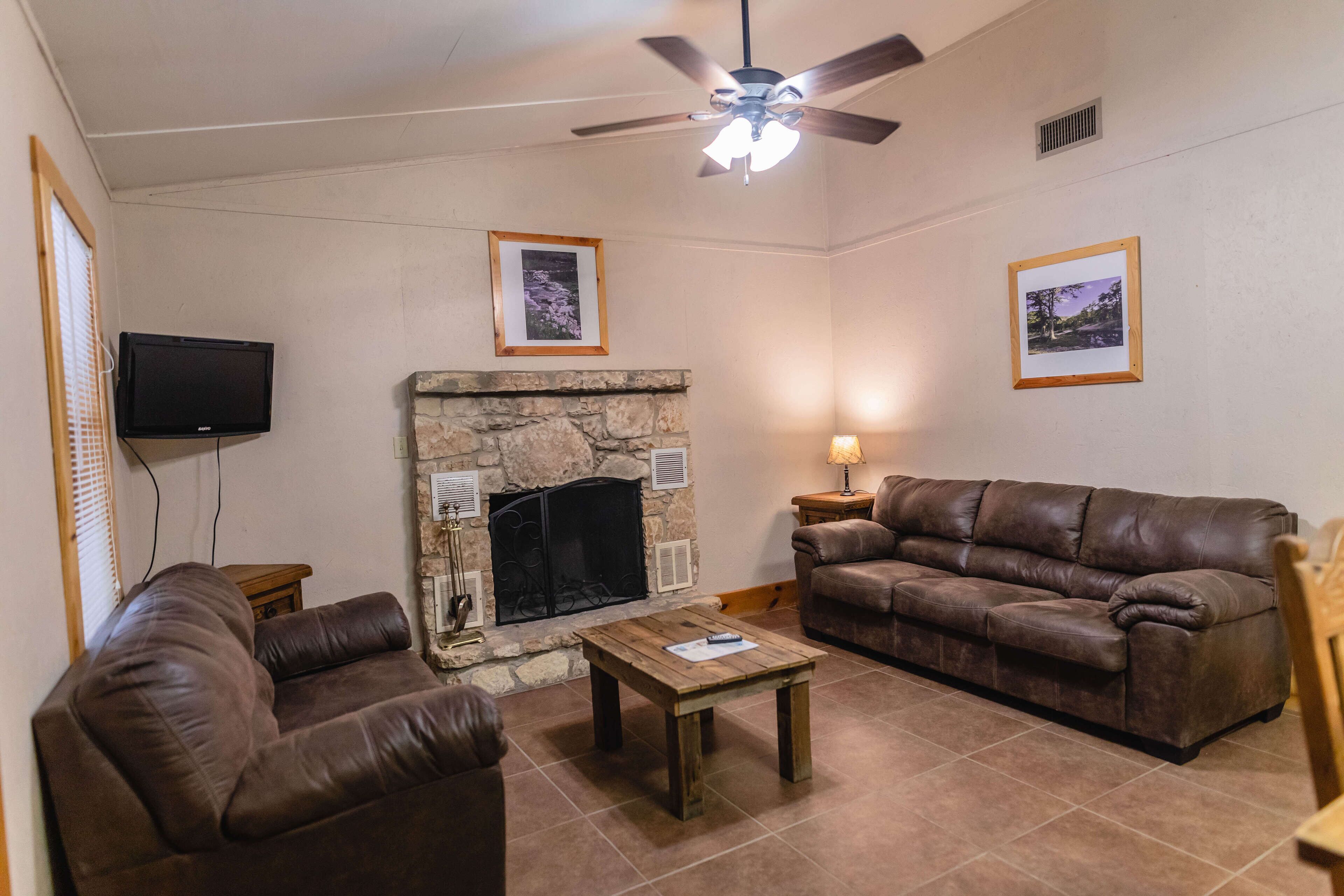 Frio Country Resort - Within walking Distance to River!