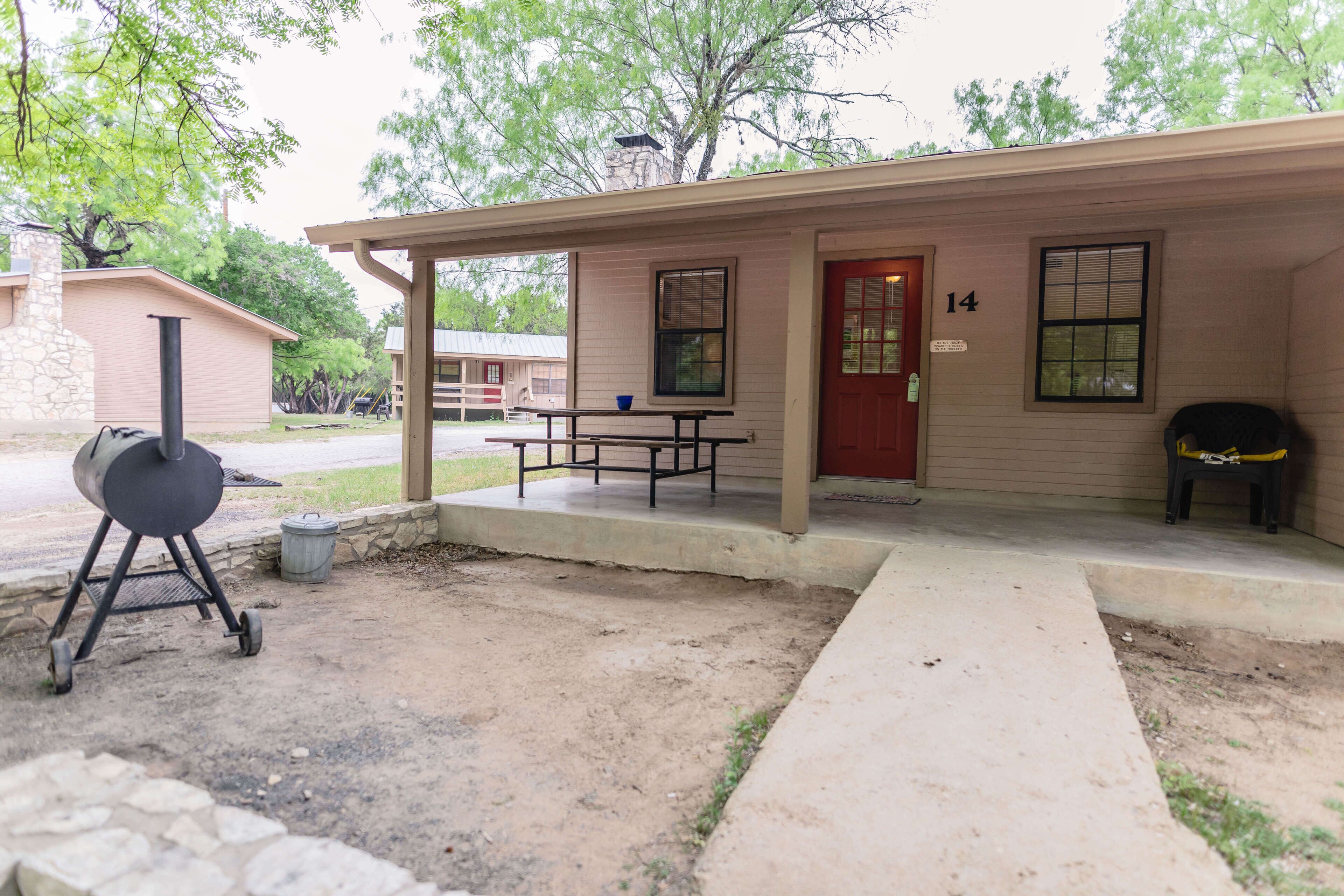 Frio Country Resort - Within walking Distance to River!