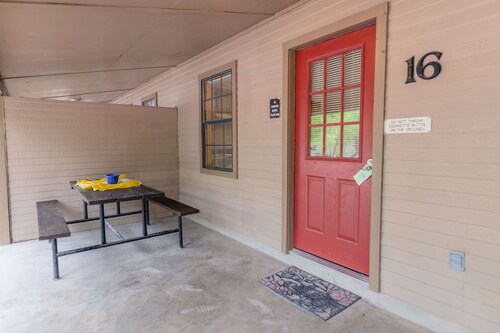 Frio Country Resort - Within walking distance to the Frio River!