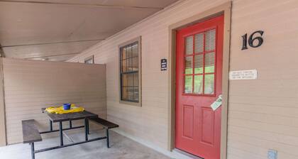 Frio Country Resort - Within walking distance to the Frio River!