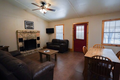 Frio Country Resort - Within walking distance to the Frio River!