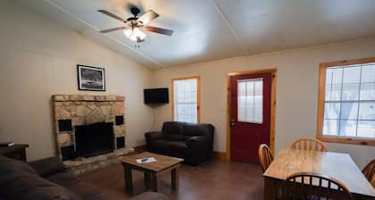 Frio Country Resort - Within walking distance to the Frio River!