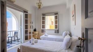 2 bedrooms, in-room safe, iron/ironing board, WiFi (free)