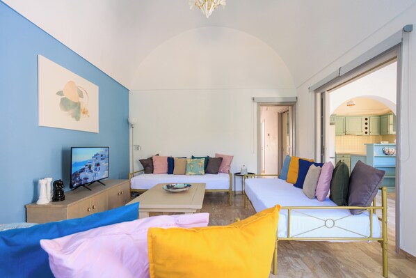 2 bedrooms, in-room safe, iron/ironing board, free WiFi