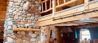 Cabin 8 miles to Pine Creek  Pa. Minutes to  ATV and snow mobile trail and Hyner