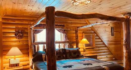 Cabin 8 miles to Pine Creek Pa. Minutes to ATV and snow mobile trail and Hyner