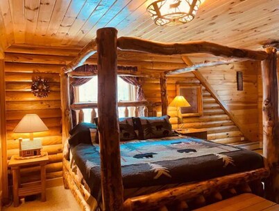 Cabin 8 miles to Pine Creek  Pa. Minutes to  ATV and snow mobile trail and Hyner