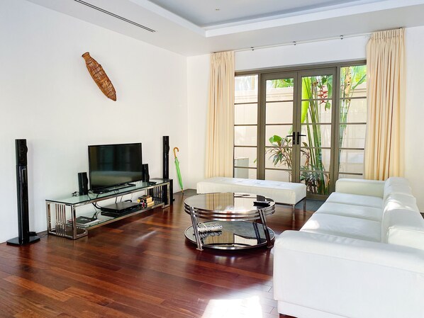 Villa, 2 Bedrooms, Smoking, Private Pool | Living area