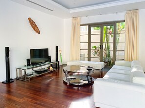 Villa, 2 Bedrooms, Smoking, Private Pool | Living area