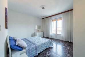 2 室のベッドルーム、WiFi