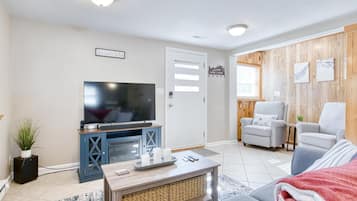 House, Multiple Beds, Hot Tub, River View | Living area | 40-inch TV with cable channels, fireplace