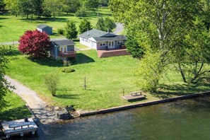 Exterior - New River 3BR - Fishing, Kayaking, Hot tub, VT Game Weekends (Belspring)