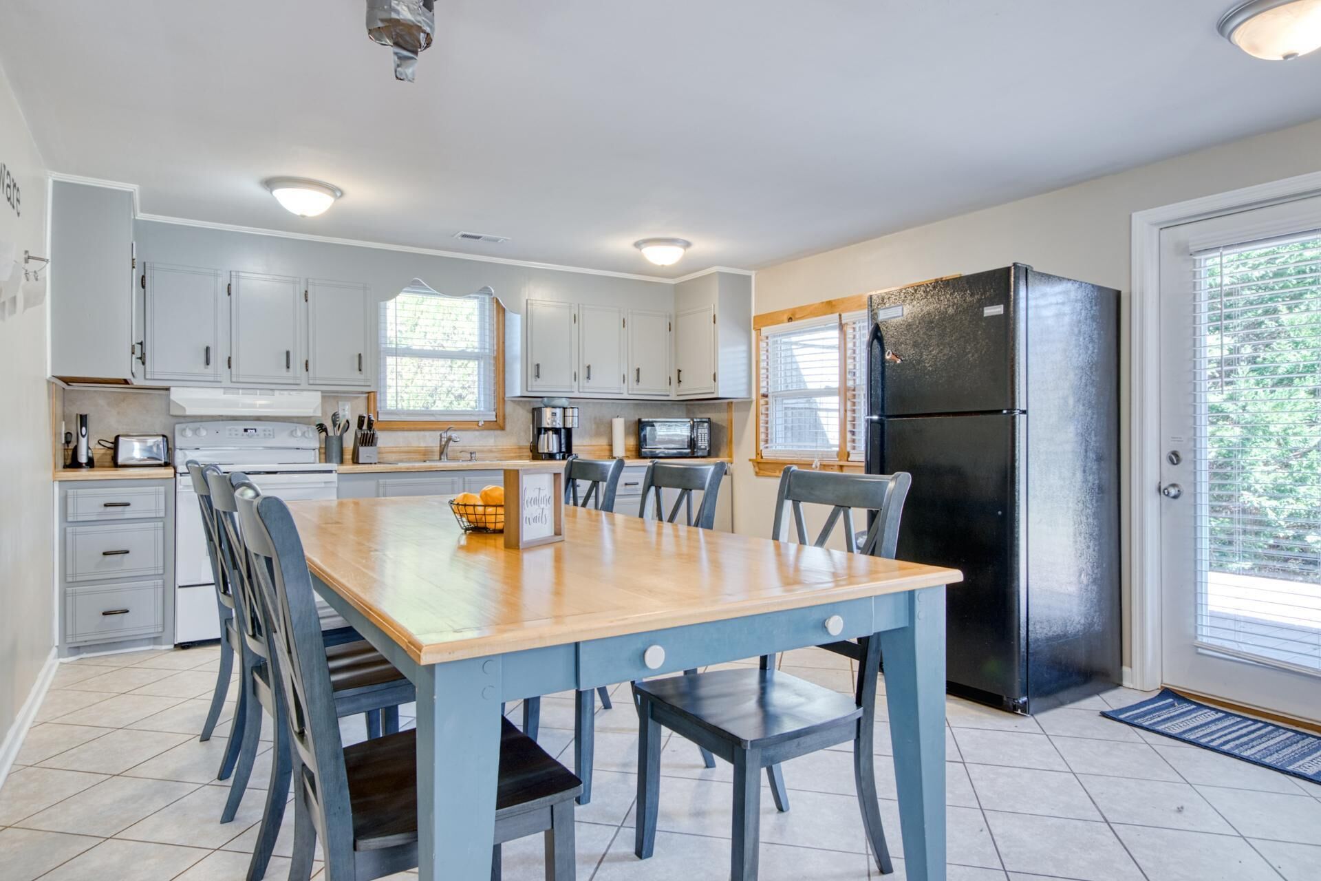 House, Multiple Beds, Hot Tub, River View | Private kitchen | Fridge, microwave, oven, stovetop
