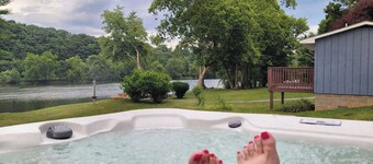 New River 3BR - Fishing, Kayaking, Hot tub, VT Game Weekends