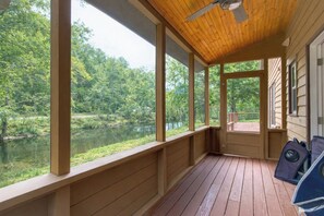 Property grounds - 4BR Lodge on Wolf Creek – Fishing, Hiking, New River Fun & Hokie Weekends (Narrows)